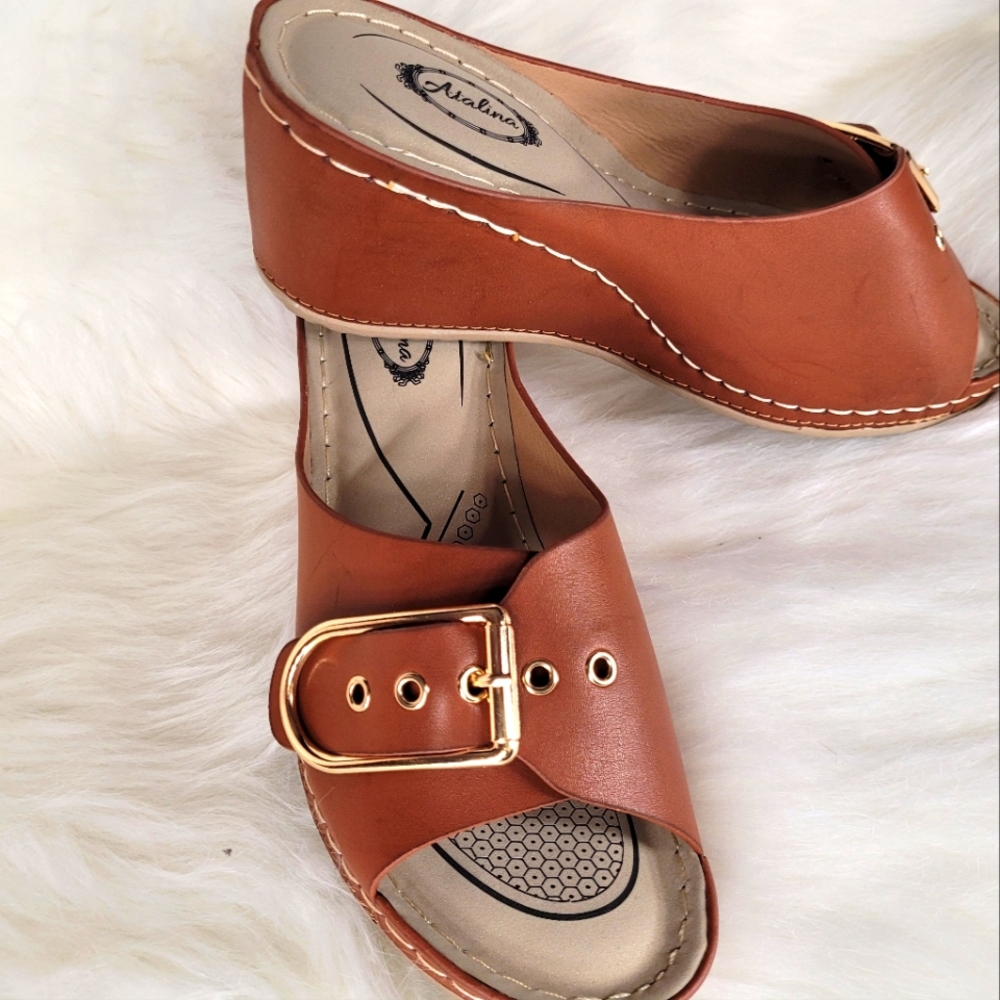 Women's Toffee Wedge Sandals with Gold Buckle Sz 6